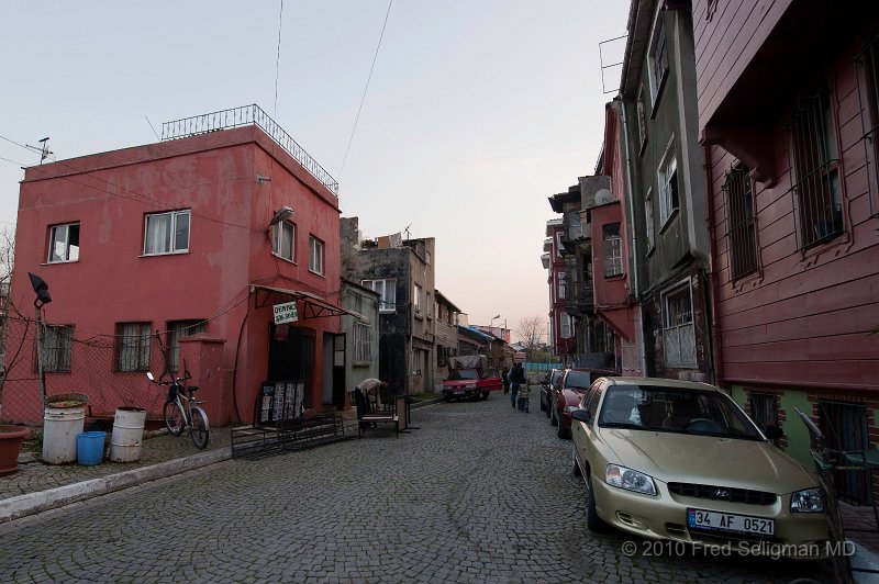 20100403_191627 D3.jpg - Narrow street in the old city